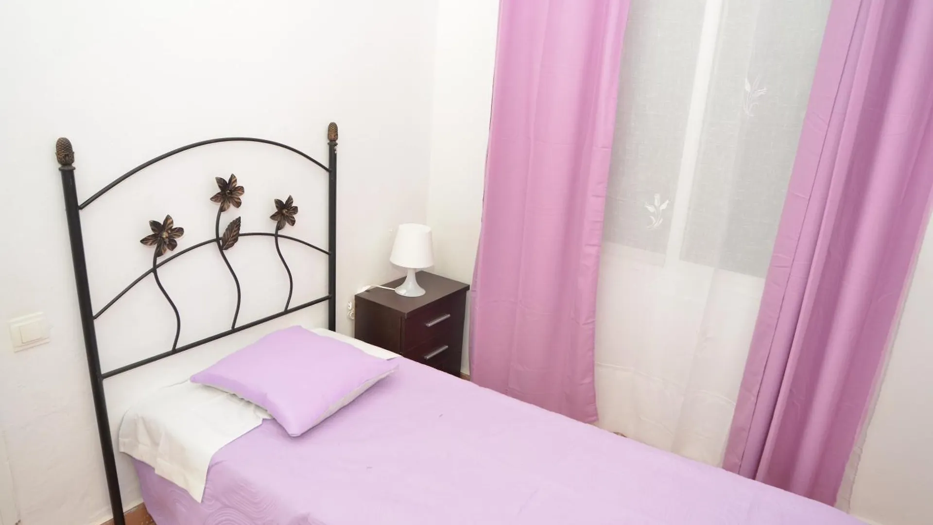 Big Room In Heart Dowtown Malaga